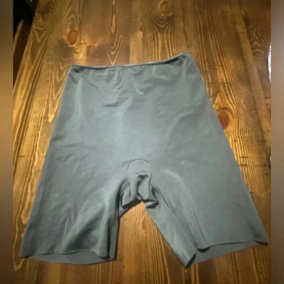 SPANX SLIMPLICITY HIGH-WAISTED Shaping Shorts Gunmetal Gray NWOT Size Large - Picture 2 of 3